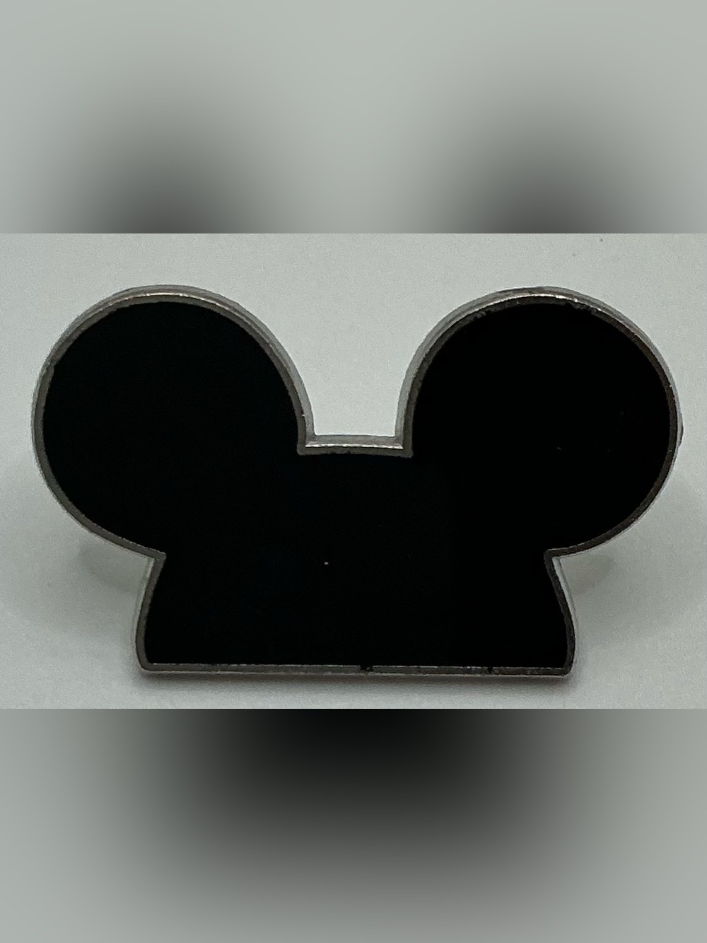 DISNEY MICKEY MOUSE BLACK EAR SOUVENIR COLLECTIBLE PIN